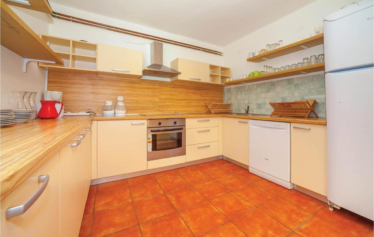 7 Bedroom Pet Friendly Home In Crni Kal Crni Kal  Экстерьер фото