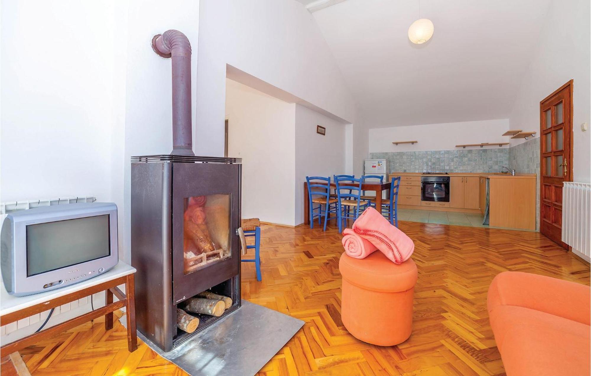 7 Bedroom Pet Friendly Home In Crni Kal Crni Kal  Экстерьер фото