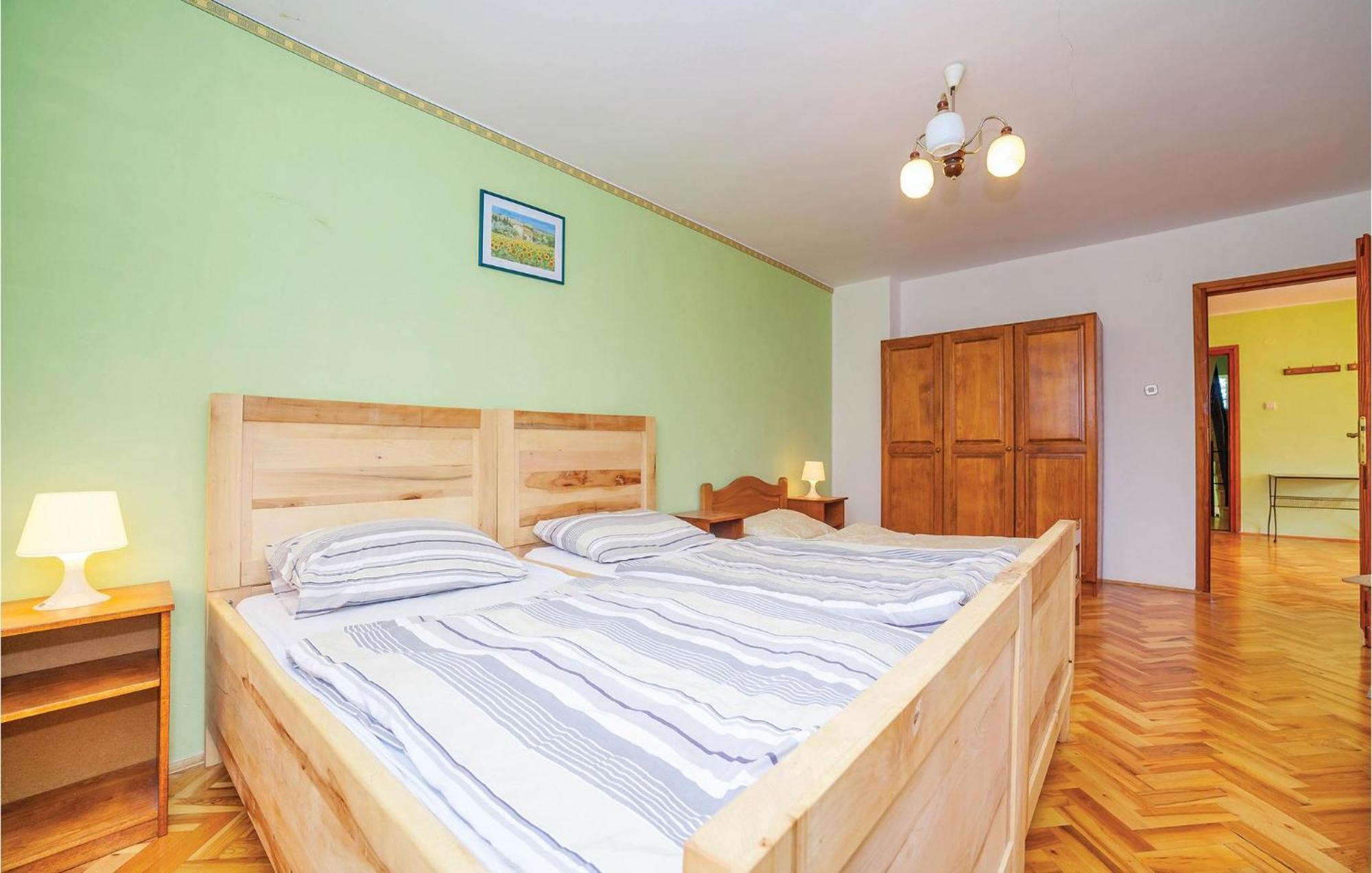 7 Bedroom Pet Friendly Home In Crni Kal Crni Kal  Экстерьер фото