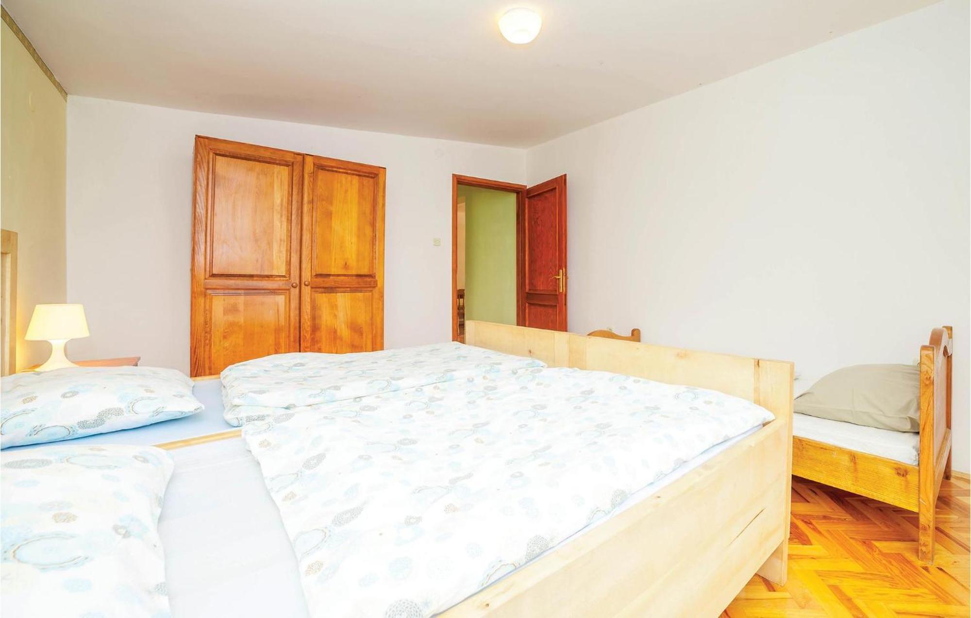 7 Bedroom Pet Friendly Home In Crni Kal Crni Kal  Экстерьер фото