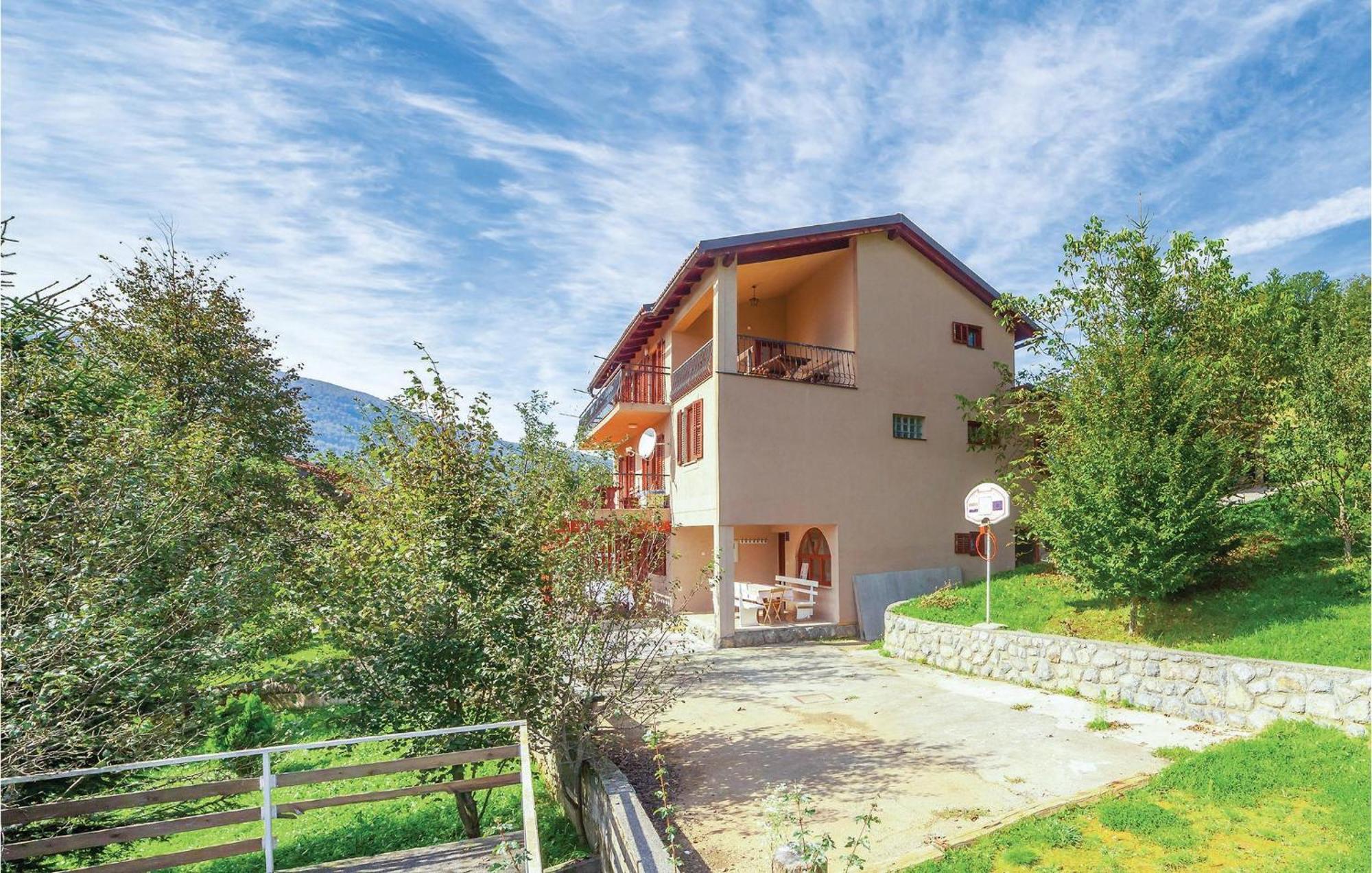 7 Bedroom Pet Friendly Home In Crni Kal Crni Kal  Экстерьер фото