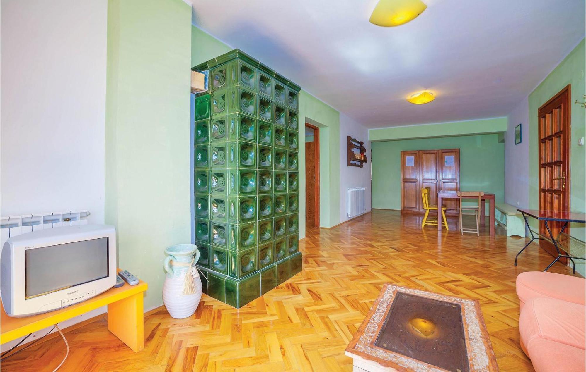 7 Bedroom Pet Friendly Home In Crni Kal Crni Kal  Экстерьер фото